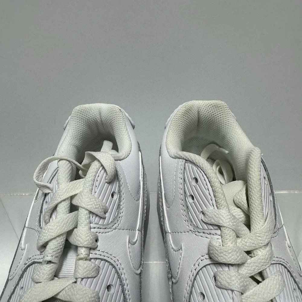 Brand New Nike Air Max 90 GS White Leather HF6358-102 Size 6Y Youth / 7.5 Women
